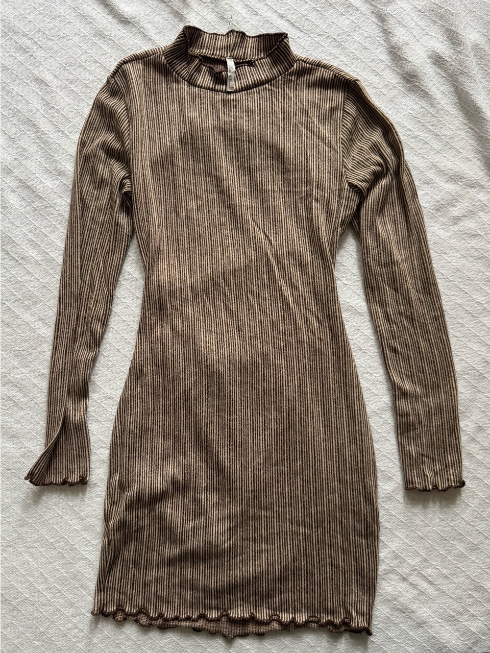 Long-Sleeve Ribbed Mock Neck Dress in Brown